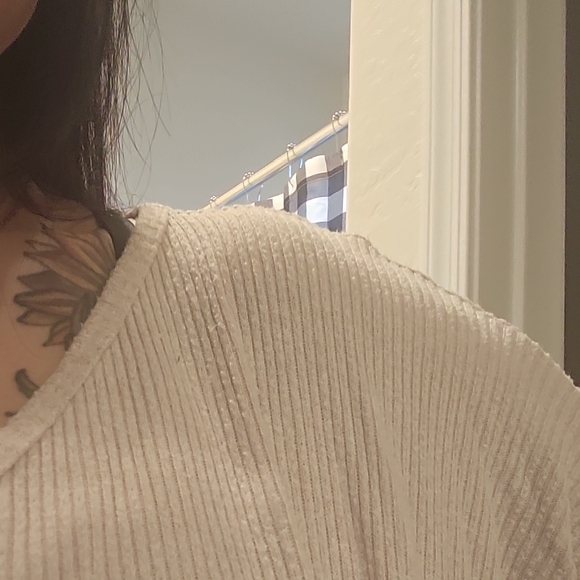 Cream V-Neck Long Sleeve Oversized Sweatshirt - Picture 8 of 8